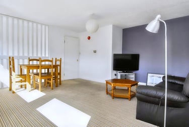 1 bed flat, Addison Road, TFF, North Hill, Plymouth, PL48LL - Image 2